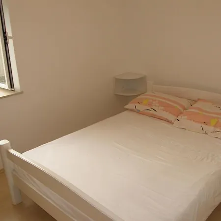 Apartments Primosten *